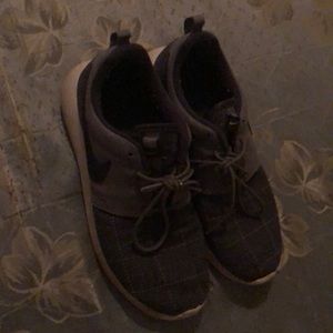 Grey and plaid Nike roshes